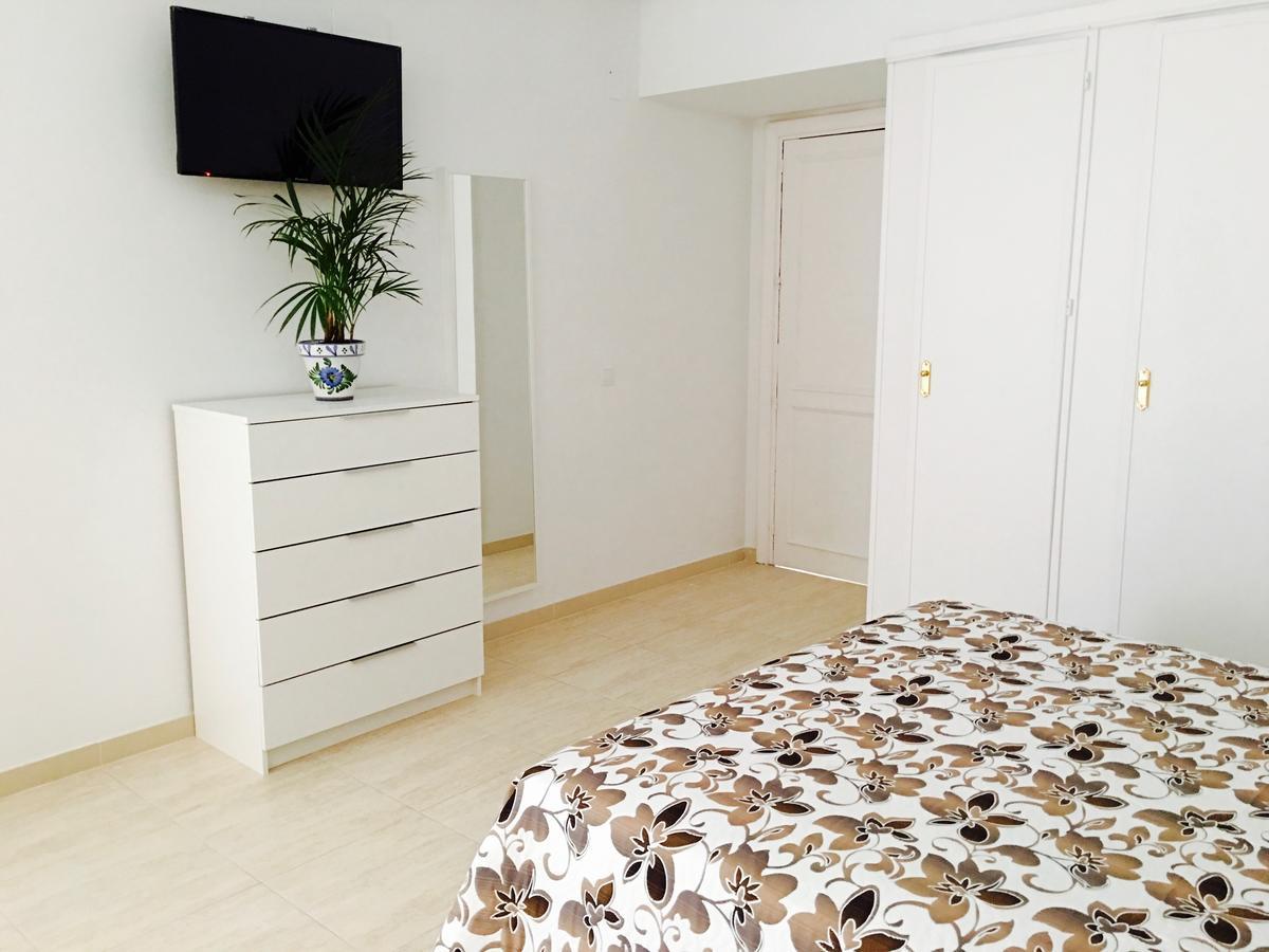 Apartamentos Carmen Teresa Torremolinos Bagian luar foto