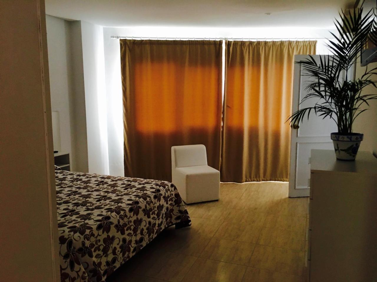 Apartamentos Carmen Teresa Torremolinos Bagian luar foto